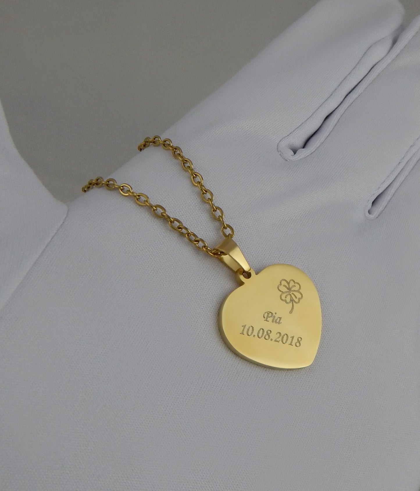 Hanessa Personalisierte Kette mit Gravur Edelstahl 50 cm mit Anhänger Herz in gold - Personalisierte Halskette für Frauen - Personalisierter Schmuck Damen Kettenanhänger